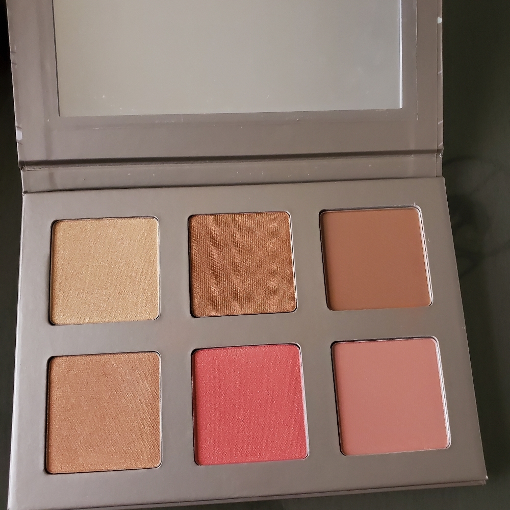 Iconic London Blaze Chaser Face Palette